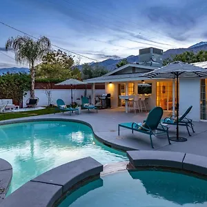 Serene 4 Bed 3 Bath Heated Pool Natural Backyard Heart Of Holiday home Palm Springs